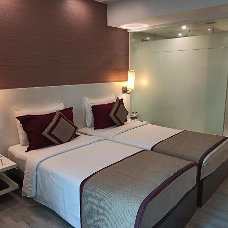 Majestic Court Sarovar Portico Nova Bombaim Exterior foto