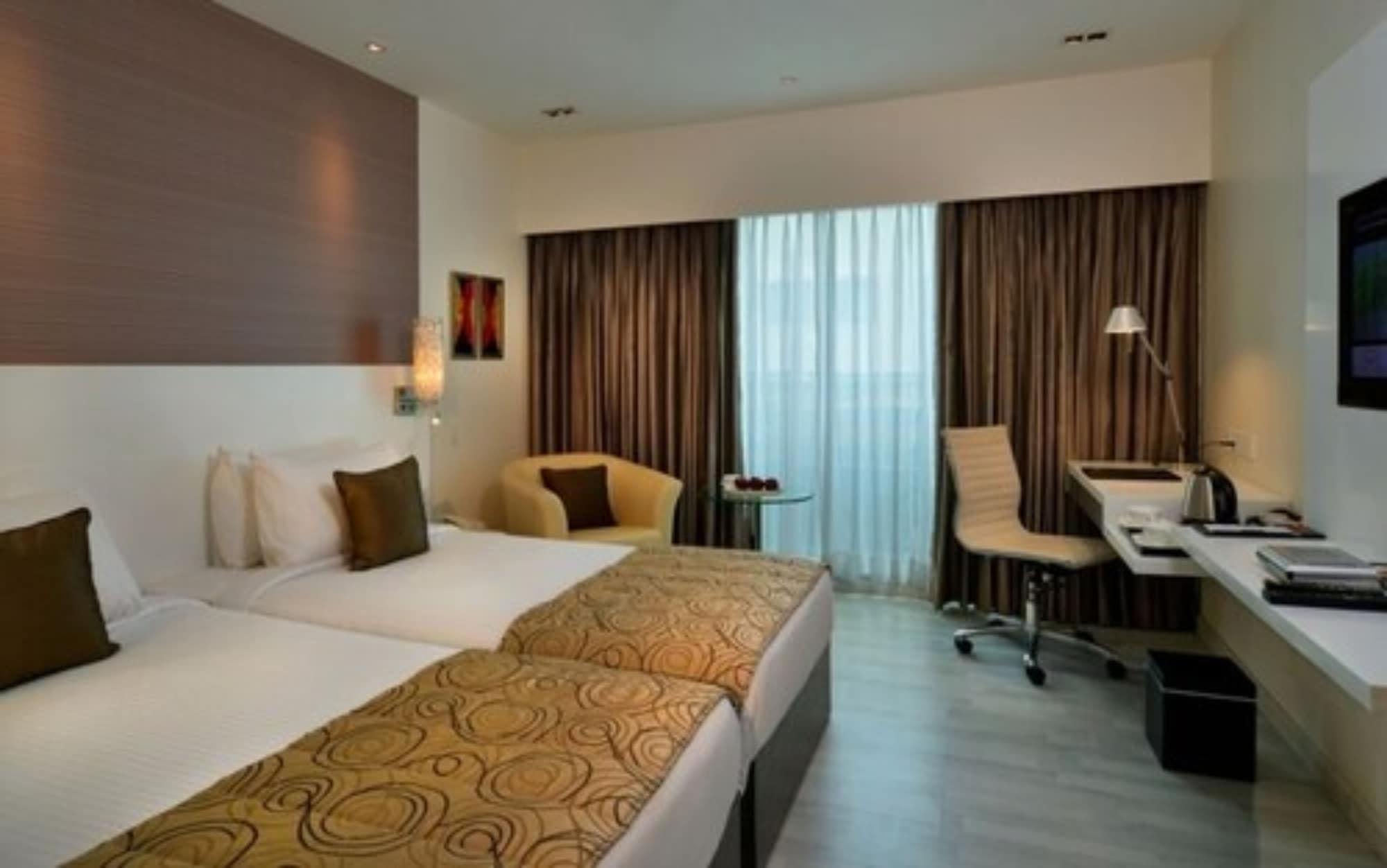 Majestic Court Sarovar Portico Nova Bombaim Exterior foto