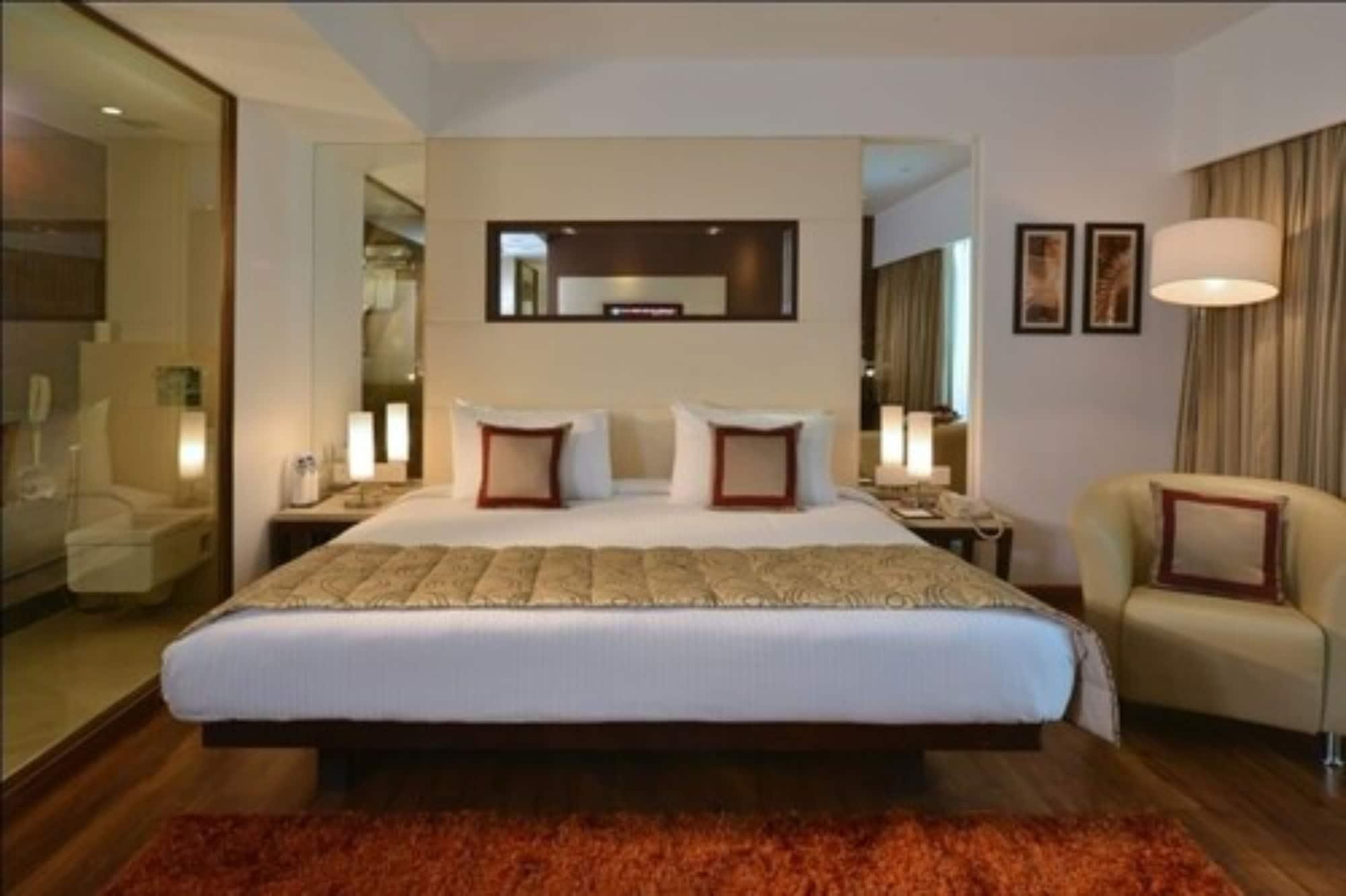 Majestic Court Sarovar Portico Nova Bombaim Exterior foto