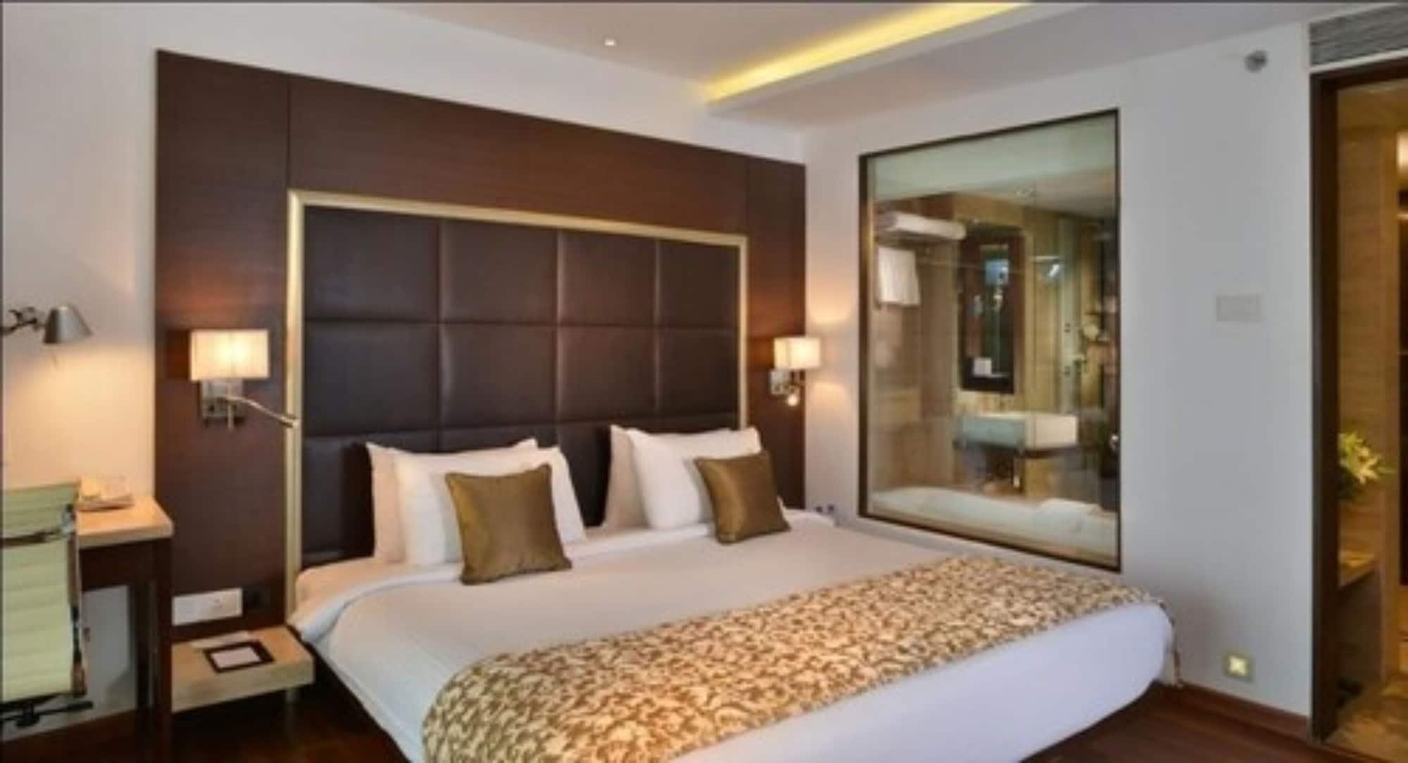 Majestic Court Sarovar Portico Nova Bombaim Exterior foto