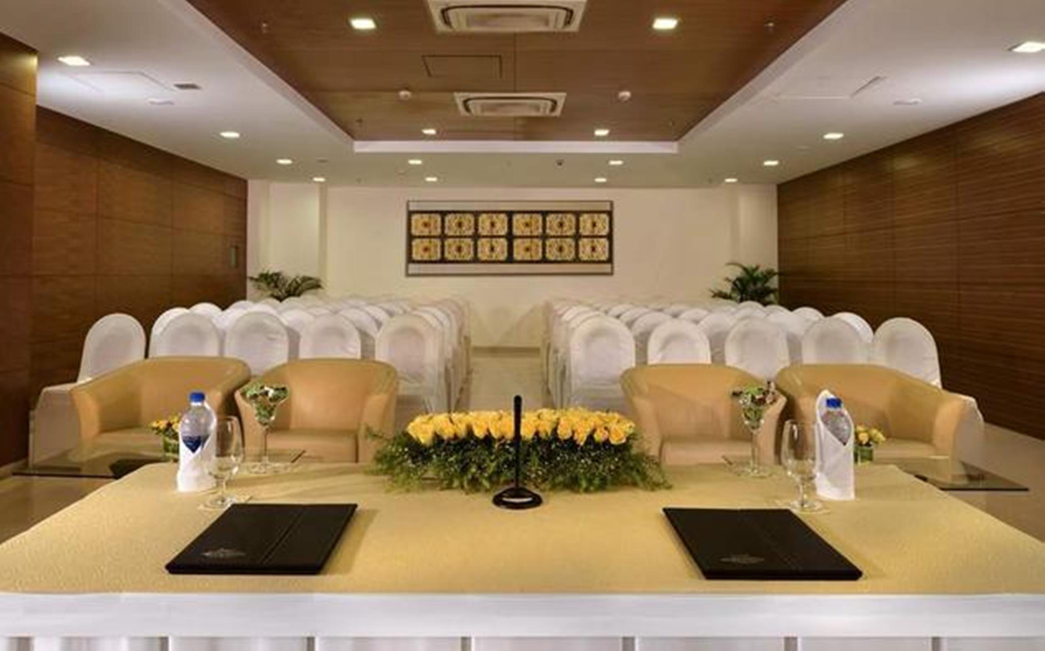 Majestic Court Sarovar Portico Nova Bombaim Exterior foto