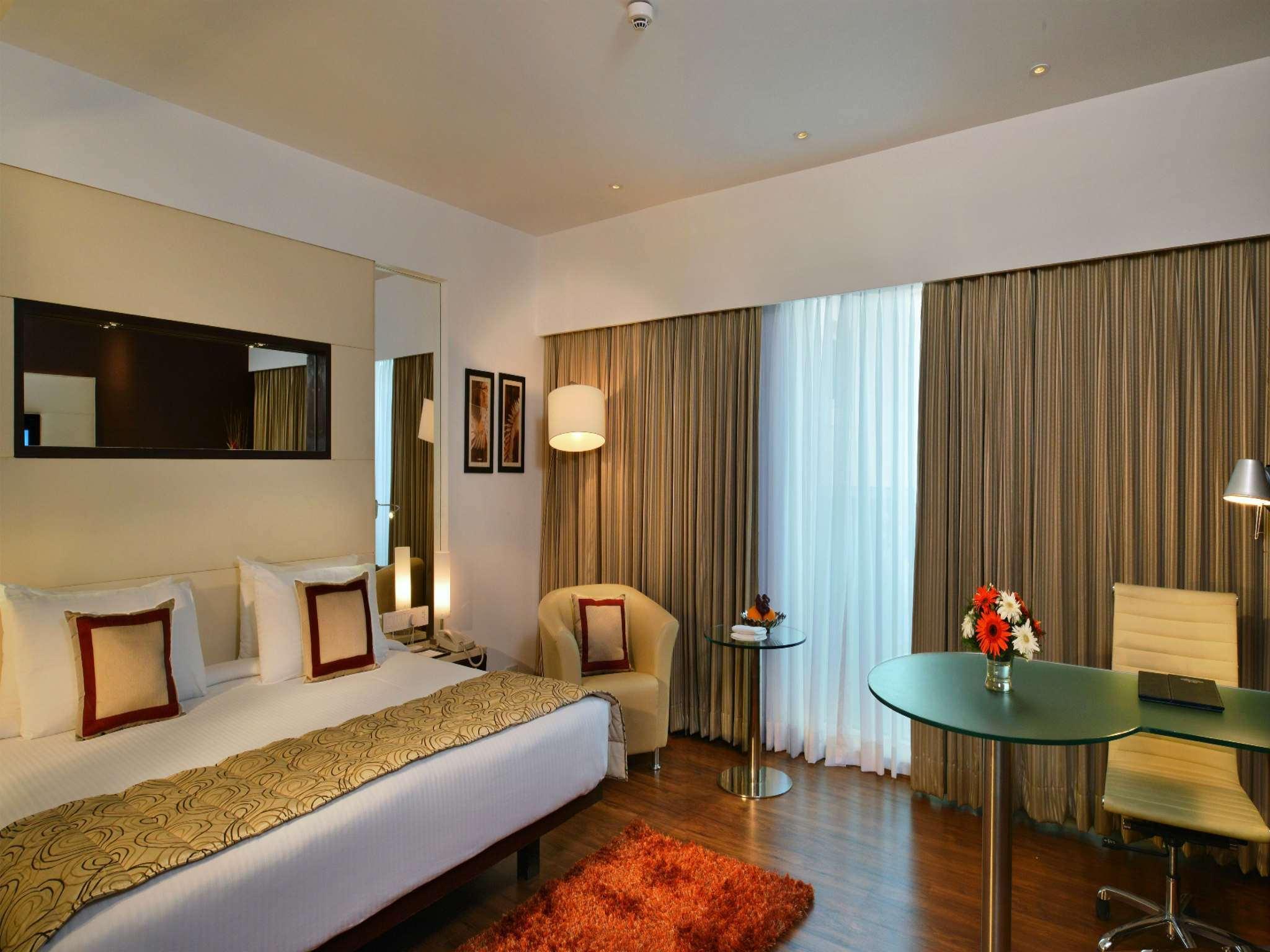 Majestic Court Sarovar Portico Nova Bombaim Exterior foto