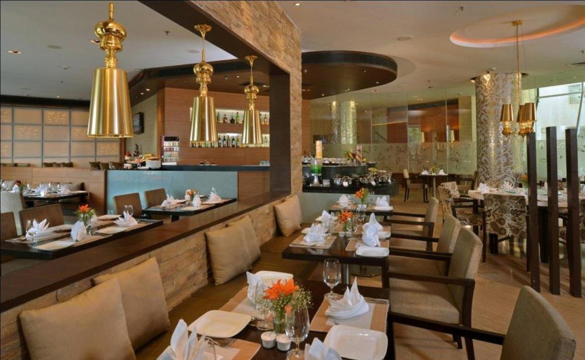 Majestic Court Sarovar Portico Nova Bombaim Exterior foto