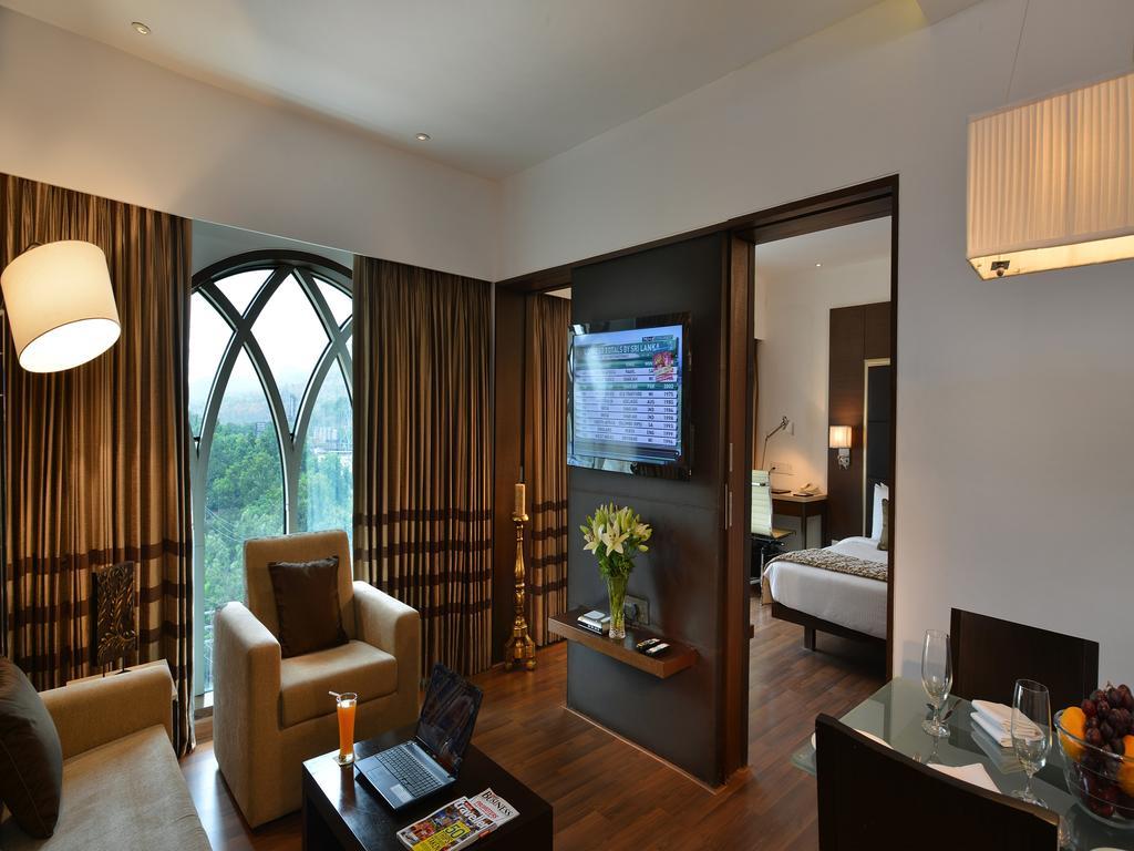 Majestic Court Sarovar Portico Nova Bombaim Exterior foto