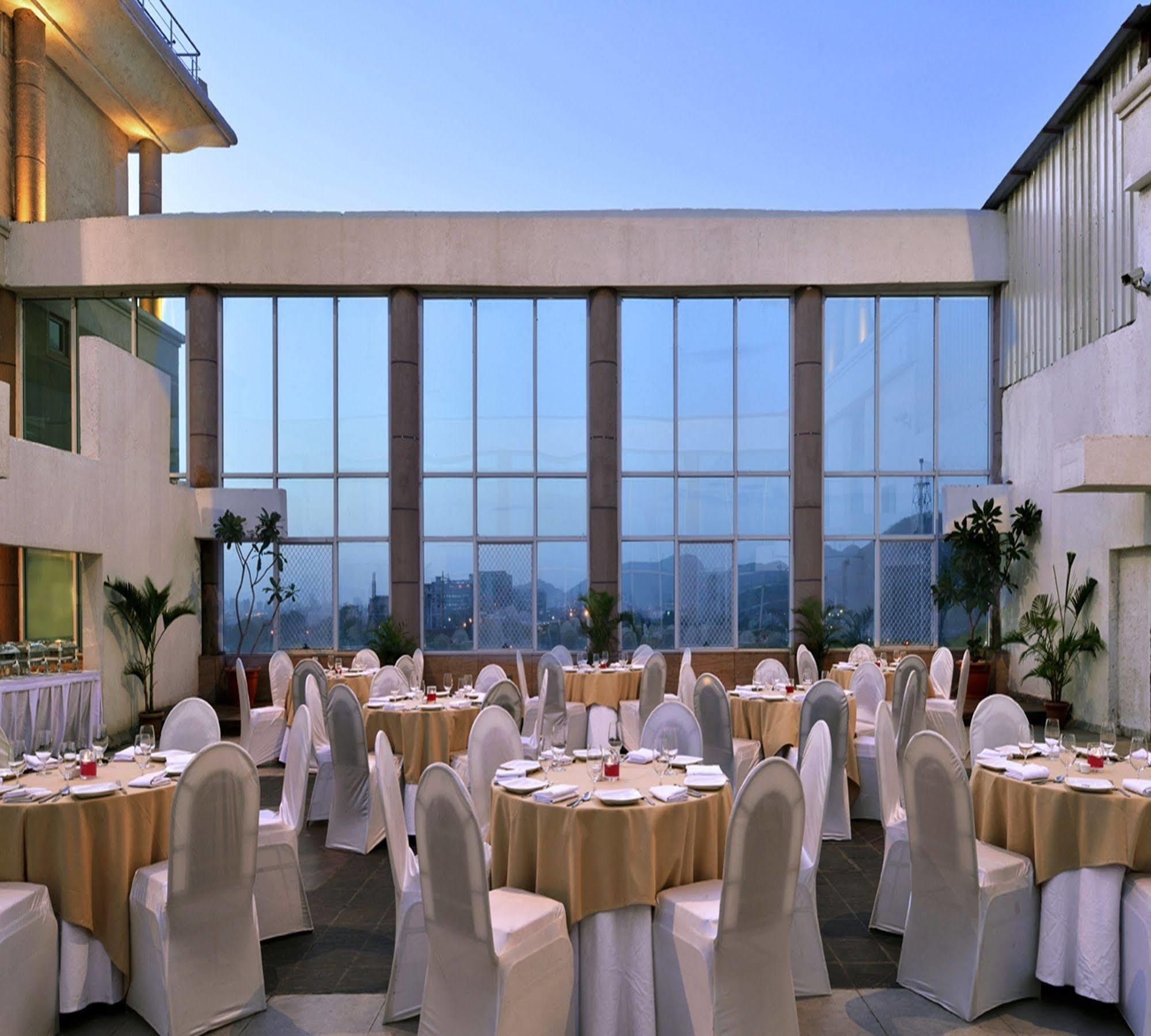 Majestic Court Sarovar Portico Nova Bombaim Exterior foto