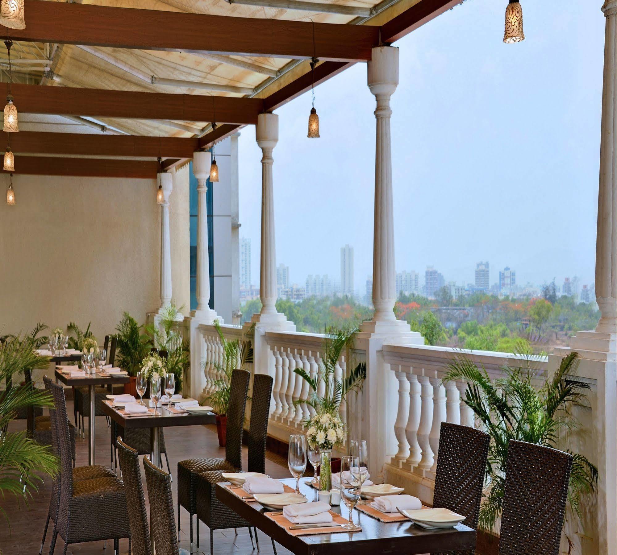 Majestic Court Sarovar Portico Nova Bombaim Exterior foto