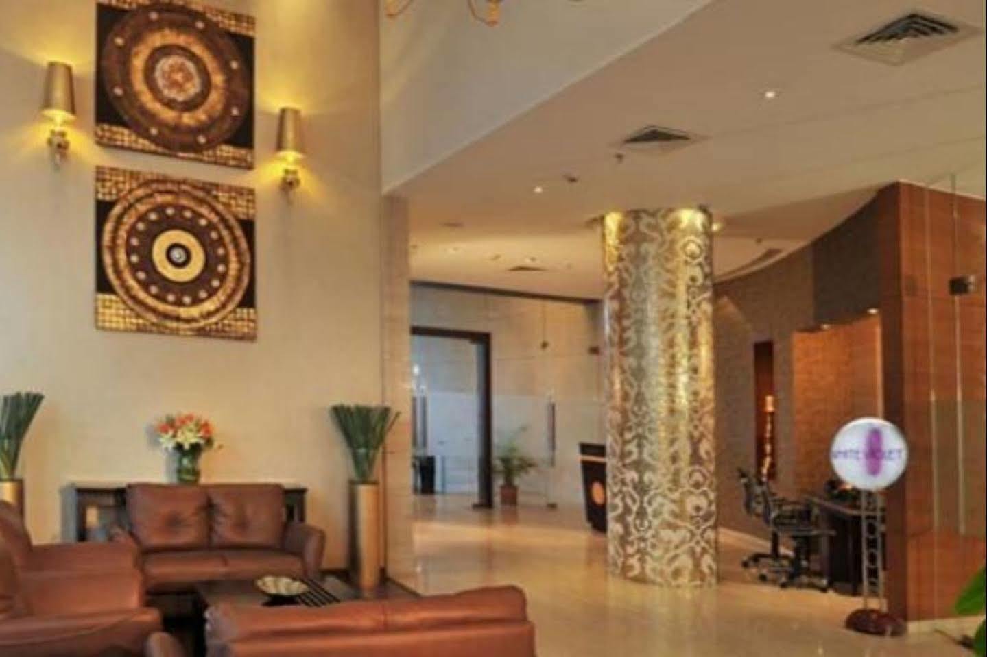 Majestic Court Sarovar Portico Nova Bombaim Exterior foto
