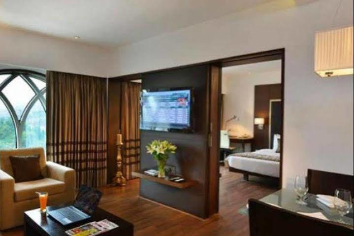 Majestic Court Sarovar Portico Nova Bombaim Exterior foto