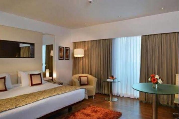 Majestic Court Sarovar Portico Nova Bombaim Exterior foto