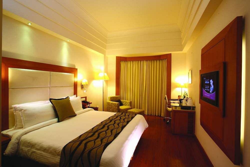Majestic Court Sarovar Portico Nova Bombaim Exterior foto
