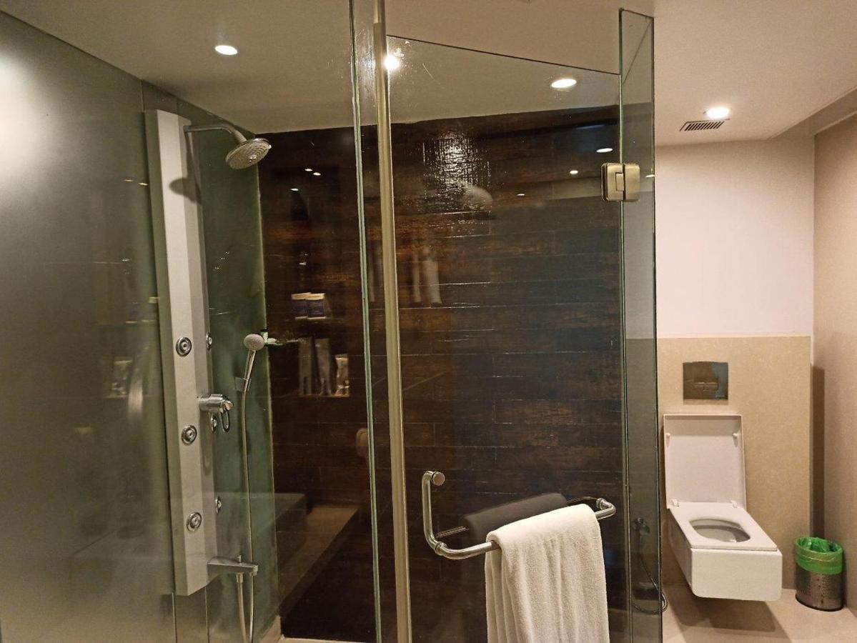 Majestic Court Sarovar Portico Nova Bombaim Exterior foto